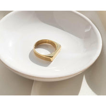 Load image into Gallery viewer, Umilele Square Gold Signet Ring - Umilele Jewels
